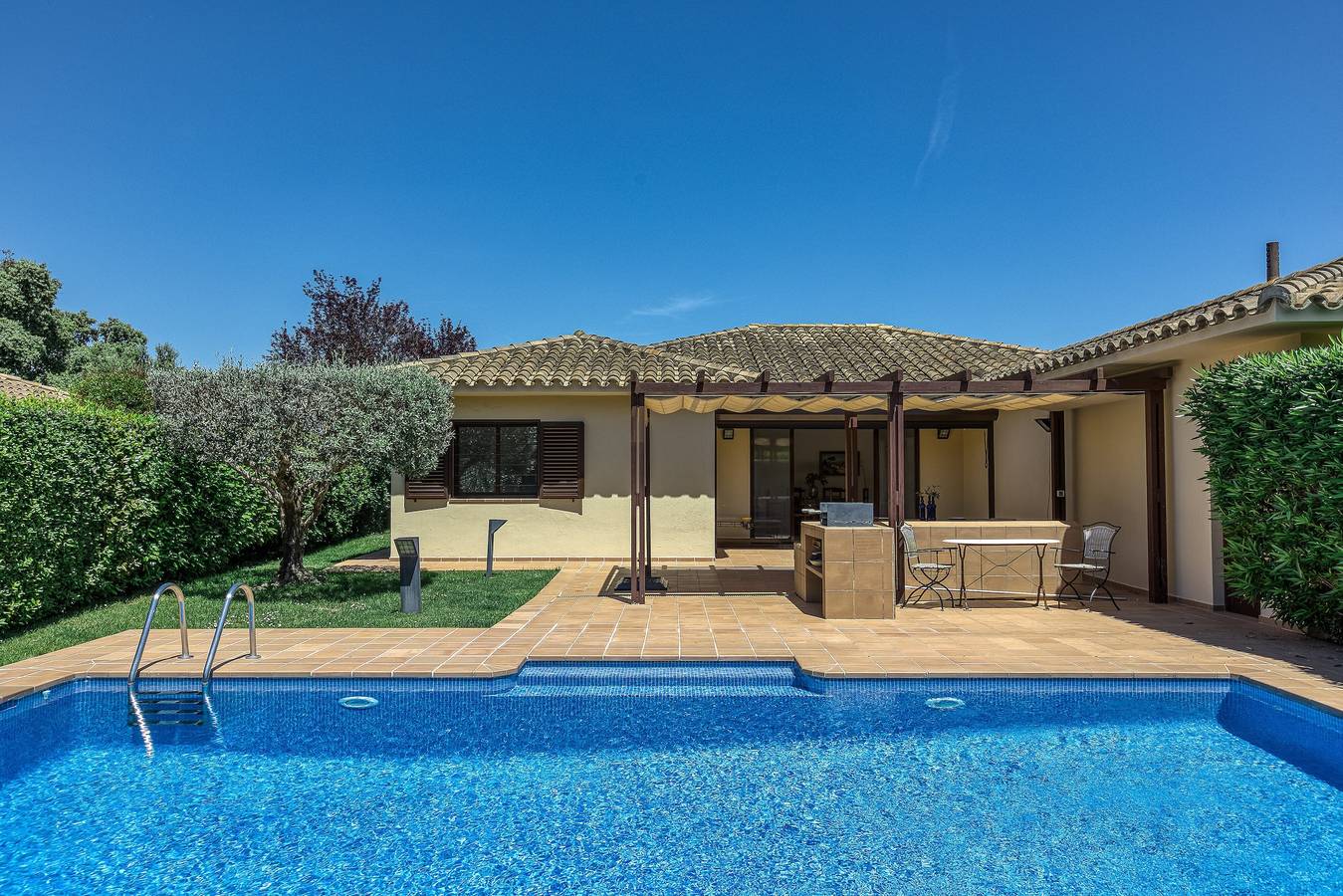 Villa Greta with Mountain Views, Private Pool, and Wi-Fi in Vilanant, Upper Empordà