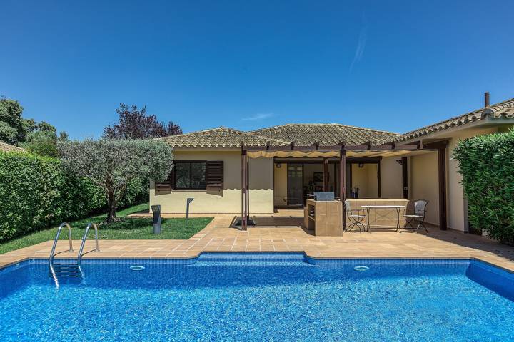 Casa rural para 6 personas, con Jardín en Garrigás