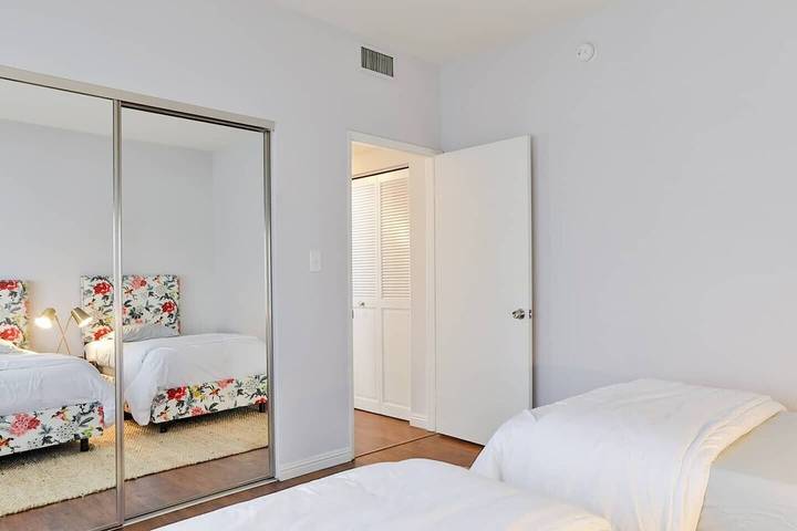 Vacation rental for 4 people, with balcony in West Los Angeles