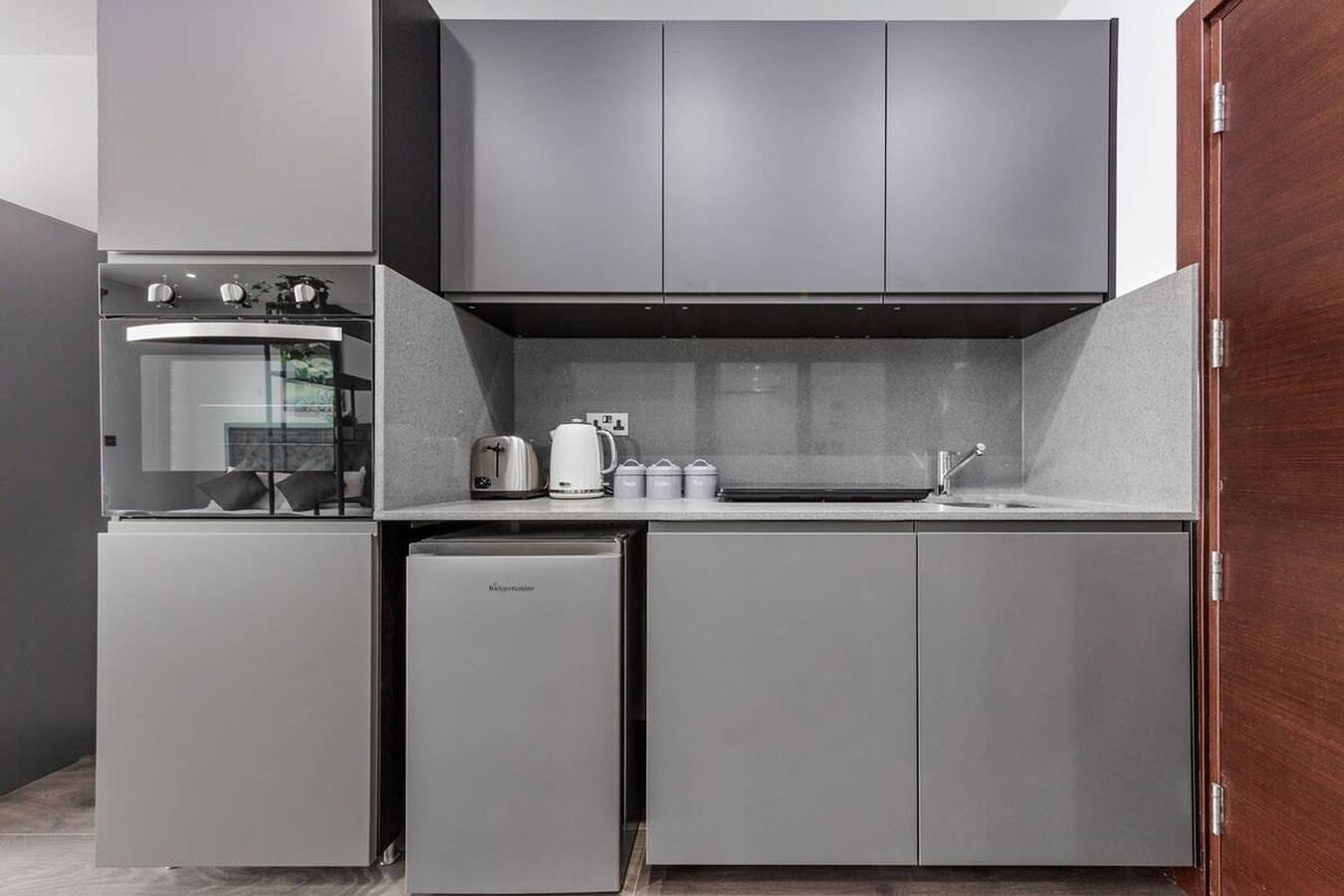 Entire apartment, Serviced Modern Luxury Flat near Central London in London, South East England