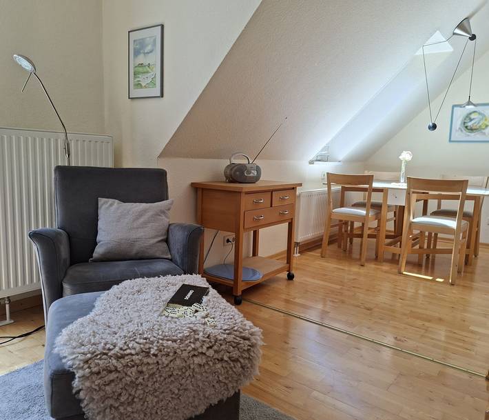 Ferienwohnung für 4 Personen, mit Balkon und Garten sowie Ausblick in Warwerort