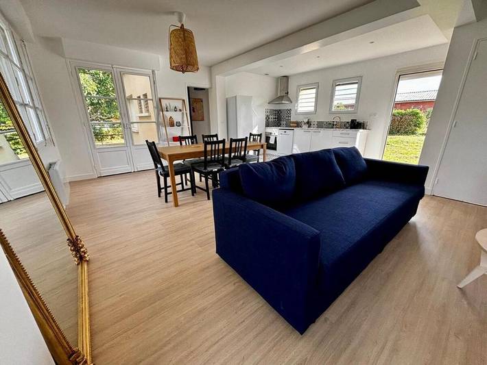 Location de vacances pour 8 personnes, avec jardin à Ambarès-et-Lagrave