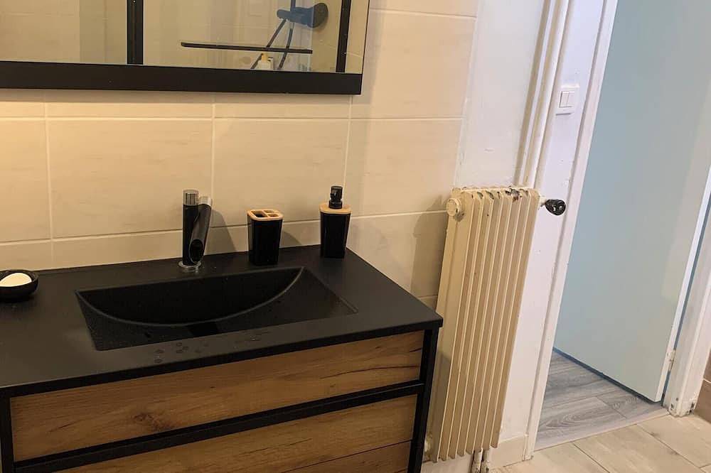 Entire apartment, Homerez - Apartment in Vitrolles in Vitrolles, Istres region