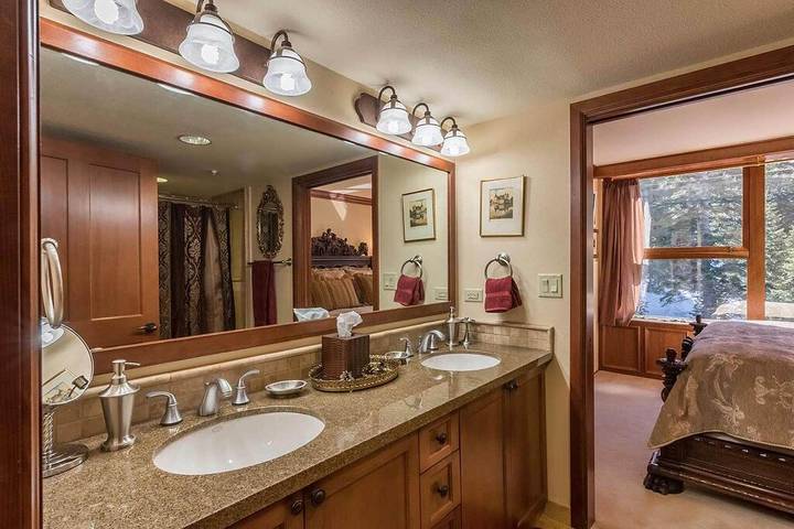 Hotel for 8 people, with hot tub and sauna as well as pool and yard in Squaw Valley