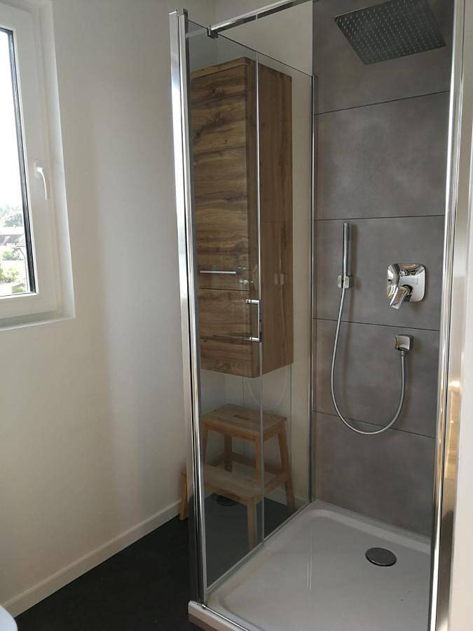 Appartement de vacances entier, Gästezimmer mit eigenem Bad in Reihenmittelhaus in Feucht, Frankenalb