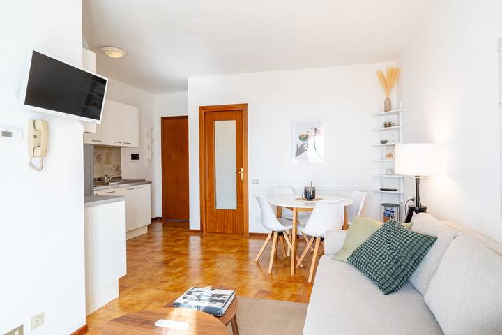 Gîte pour 4 personnes, avec vue ainsi que vue sur le lac et balcon dans Perledo - 3