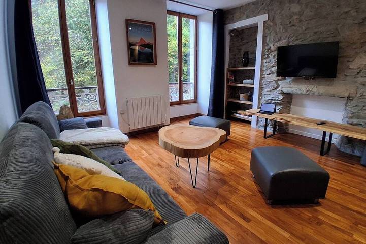 Appartement entier, Bel appartement T3 de 50 m2, à 15 min de Gourette, idéal ski et rando ! in Eaux-Bonnes, Béarn