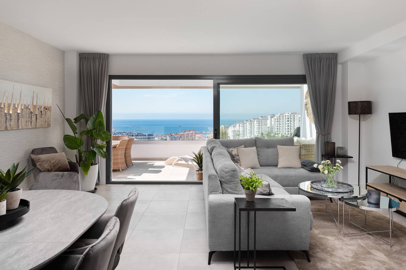 Appartement entier, Appartement de vacances « Penthouse avec vue sur l’océan » avec Wi-Fi et climatisation in Estepona, Costa del Sol