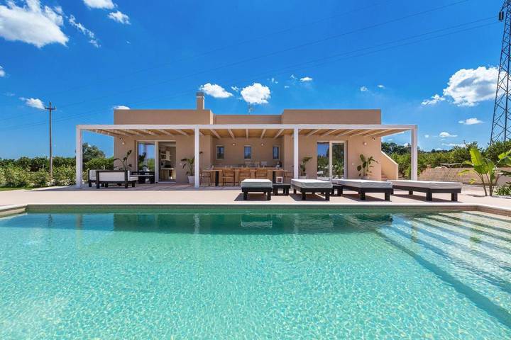 Villa per 8 persone, con Terrazza e Giardino nonché Piscina a Sannicola