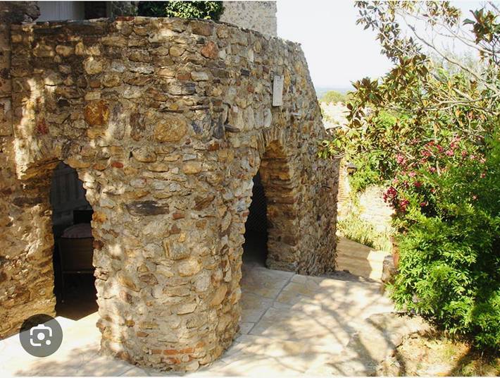 Gîte pour 10 personnes, avec jardin ainsi que piscine et terrasse, animaux acceptés à Villelongue-dels-Monts - 2