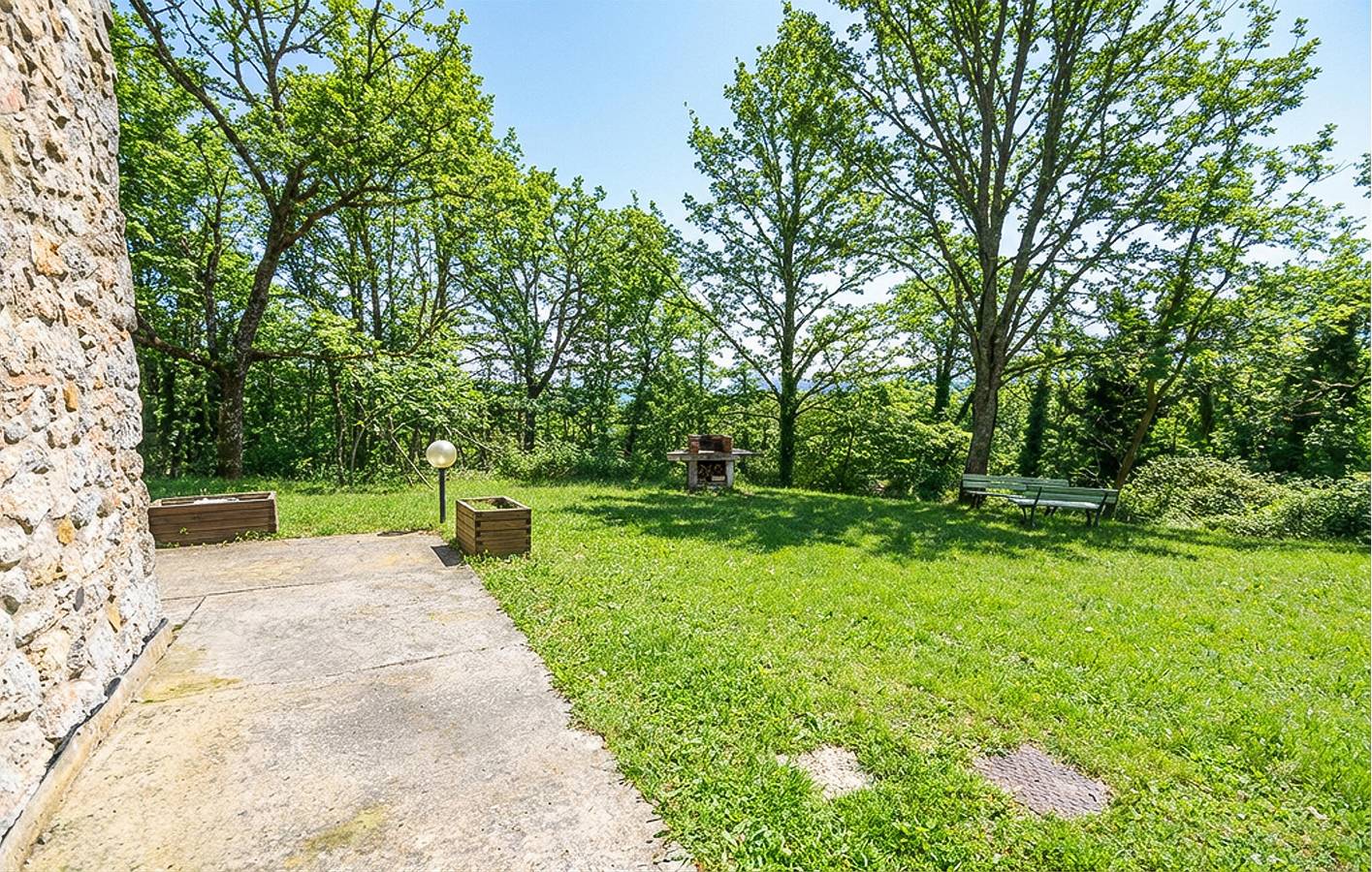 Entire holiday apartment, Riverside Garden Retreat with WiFi & Parking in Massa Marittima, Grosseto Province