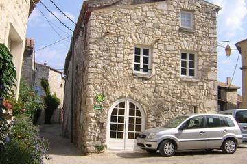 Gîte pour 6 personnes, avec terrasse à La Garde-Adhémar
