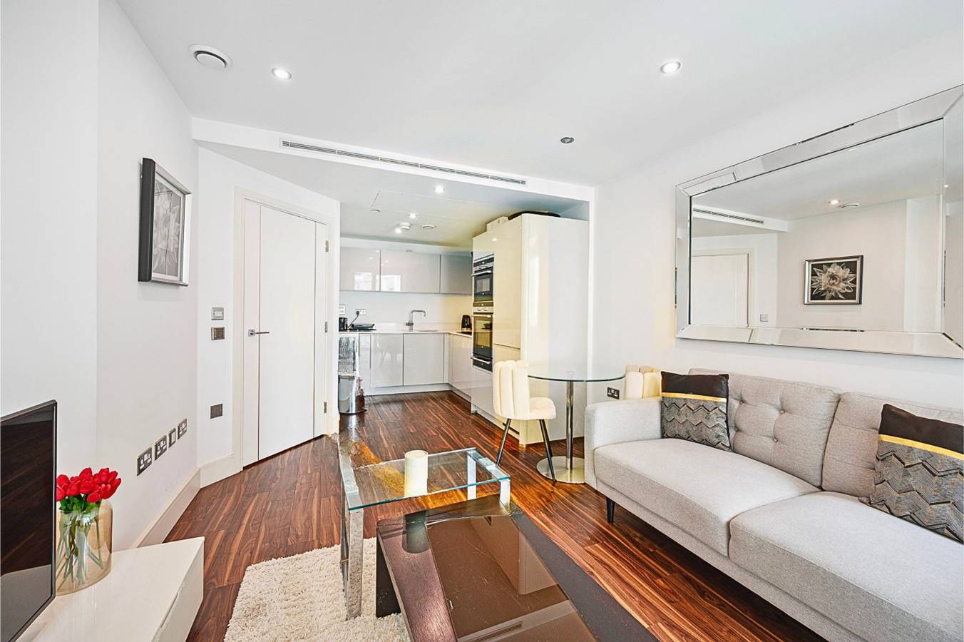 Vacation Rental for 4 Guests in Downtown, London