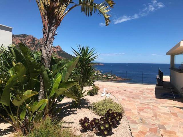 Gîte pour 4 personnes, avec piscine ainsi que jardin et vue dans Plage d'Anthéor - 2