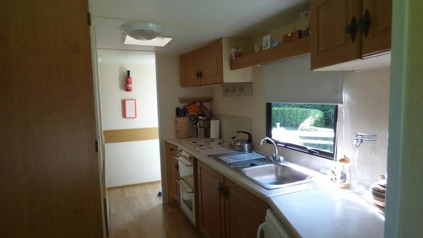 Camping car pour 5 personnes, avec jardin, animaux acceptés dans Cotentin - 3