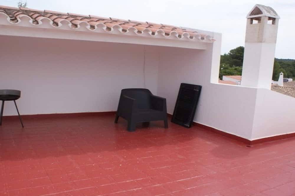 Entire apartment, Refurbished apartment with overlooking golf course , 5 min walk from beach in Son Parc, Es Mercadal