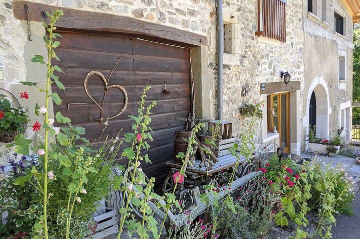 Gîte pour 8 personnes, avec Jacuzzi ainsi que Terrasse et Jardin