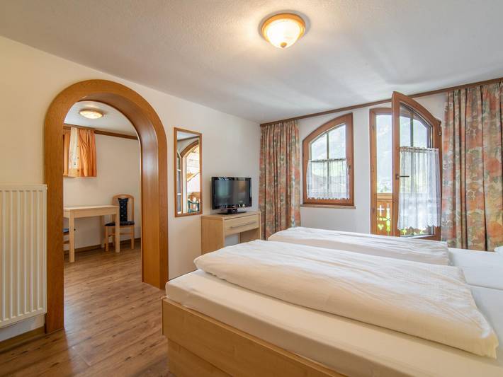 Geheel appartement, Ruim appartement op een rustige locatie in Zell am Ziller, Zillertaler Alpen