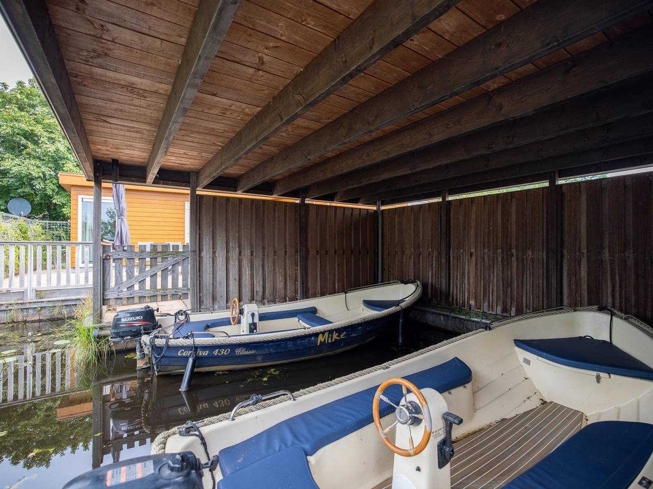 Chalet in Friesland am Wasser mit Schaluppe in Regio Zwolle
