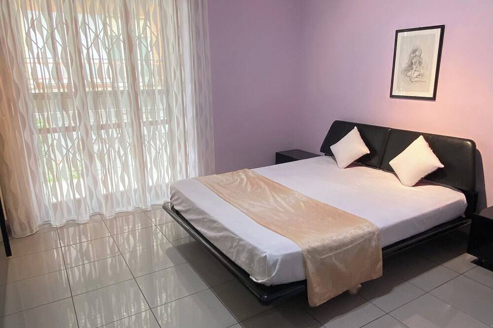 Apartamento entero, \"Villa Paola\" appartam site in Pescara 250 m from the sea and a few km from the center in Pescara, Provincia de Pescara