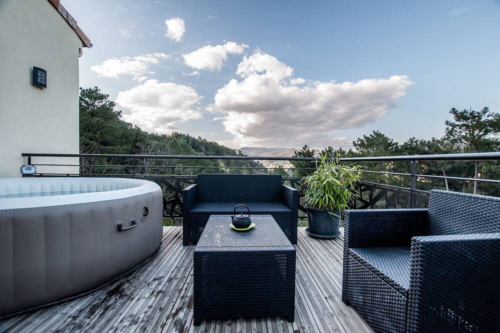 Villa moderne avec piscine chauffée et jaccuzzi pour 6 pers, classée 4* in Mercuer, Parc naturel régional des Monts d'Ardèche