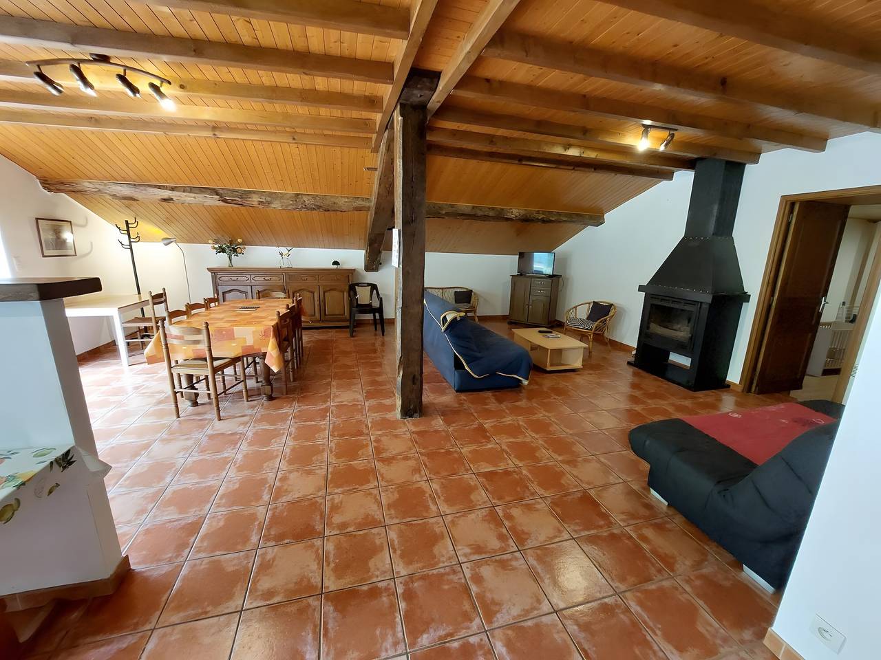 Appartamento intero, Appartamento di 150 m² su un unico livello con vista montagna, terrazza privata e Wi-Fi in Estérençuby, Bayonne e dintorni