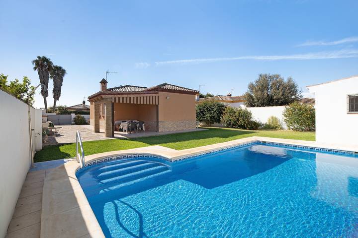 Casa de vacaciones "Las Golondrinas" con piscina privada, terraza privada y Wi-Fi in Los Gallos-Cerromolino, Chiclana de la Frontera