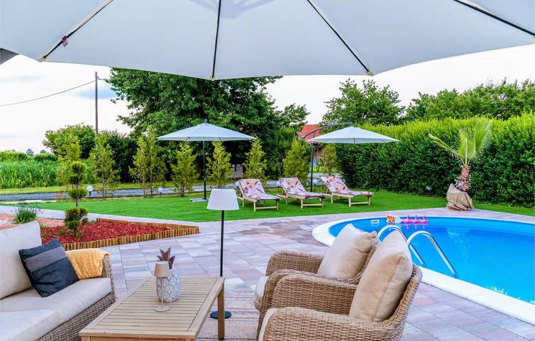 Gemütliche Wohnung mit Pool, Terrasse, WLAN und Klimaanlage in Koprivnica-Krizevci
