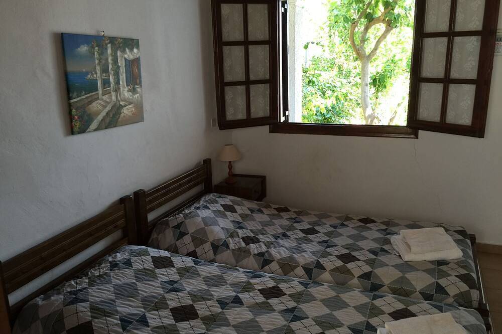 Entire apartment, Villa Perris Studio Number 5 in Kassiopi, Corfu