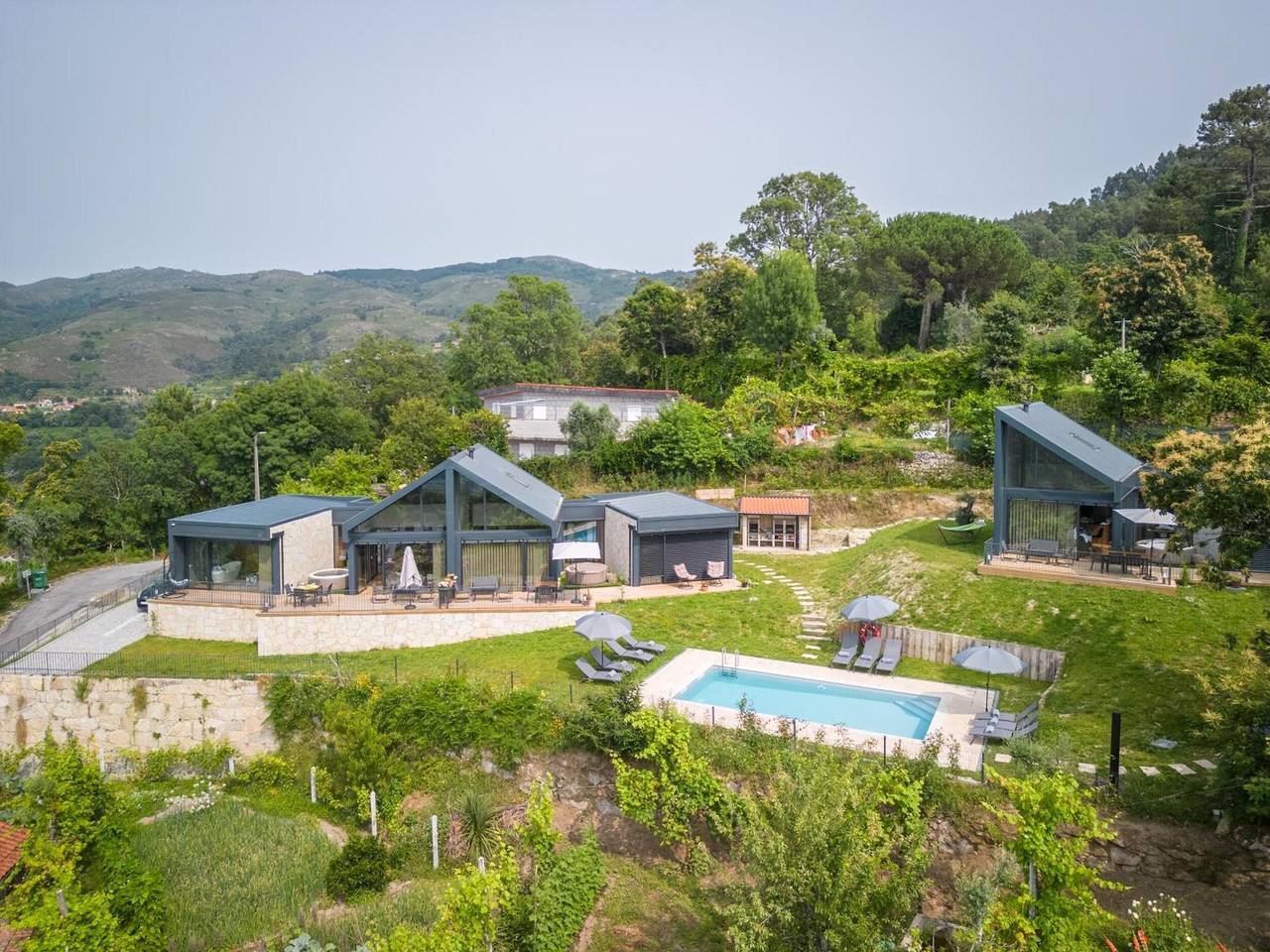 Chalé 'Casas Bouro 1 Das Hortências' com Vista Montanha e Jacuzzi Privado in Terras de Bouro, Distrito de Braga
