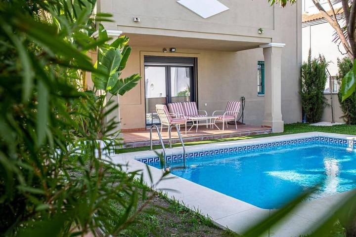 Villa pour 12 personnes, avec piscine ainsi que terrasse et jardin, animaux acceptés à Torremolinos - 3