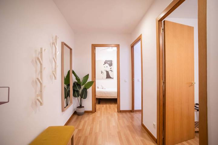 Ganze Wohnung, Ferienwohnung für 5 Personen mit Balkon in Barcelona Zentrum, Barcelona