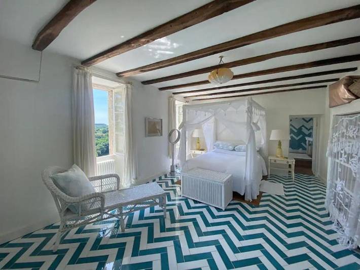 Villa pour 12 personnes, avec terrasse ainsi que piscine et vue, animaux acceptés