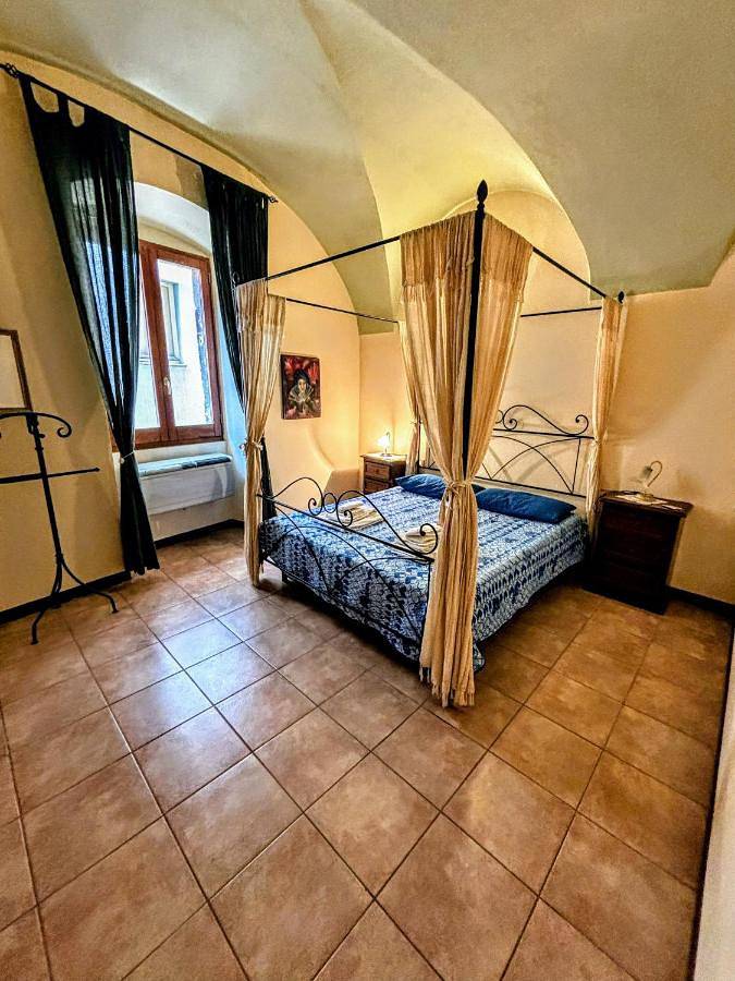 Ferienwohnung für 7 Personen, mit Ausblick und Balkon in Bosa
