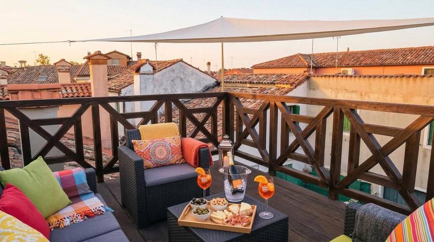 Location de vacances pour 9 personnes, avec Balcon ainsi que Terrasse et Vue dans Burano