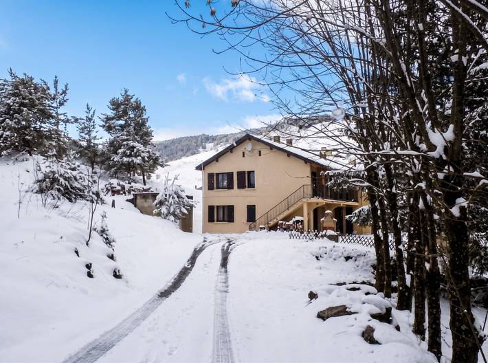 Apartamento entero, Apartamento encantador con vista al lago y montaña – 75 m² in Fontrabiouse, Parque Natural Regional de los Pirineos Catalanes