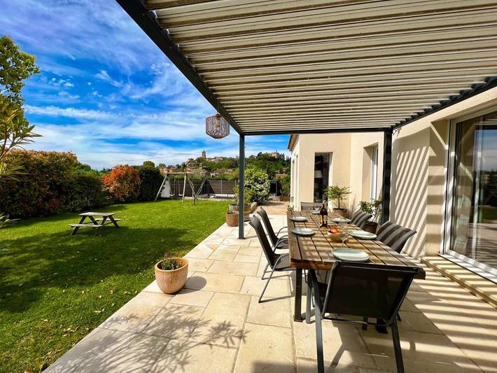 Vakantiehuis voor 6 personen, with uitzicht and tuin as well as terras and zwembad in Mormoiron