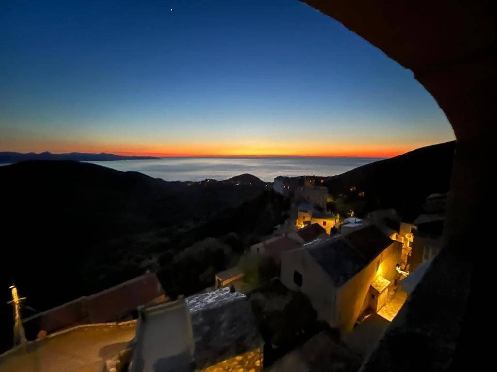 Appartement entier, Three-Bedroom Apartment in Farinole, Région de Calvi