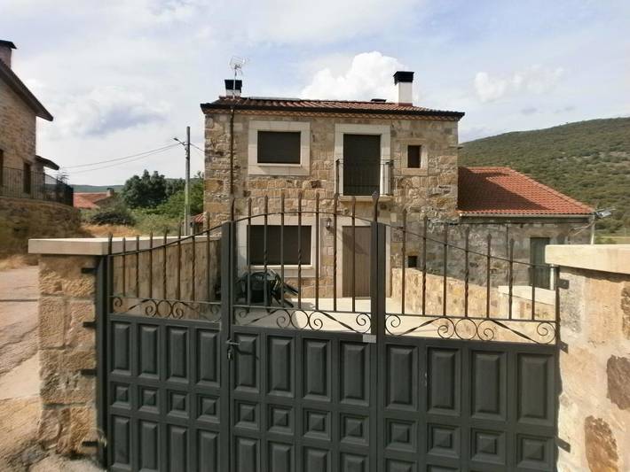Casa de vacaciones para 8 personas, con Balcón y Terraza además de Vistas y Vistas al lago en El Valle (Soria)