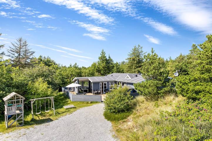 Ferieudlejning for 10 personer, med sauna og terrasse samt jacuzzi i Blåvand