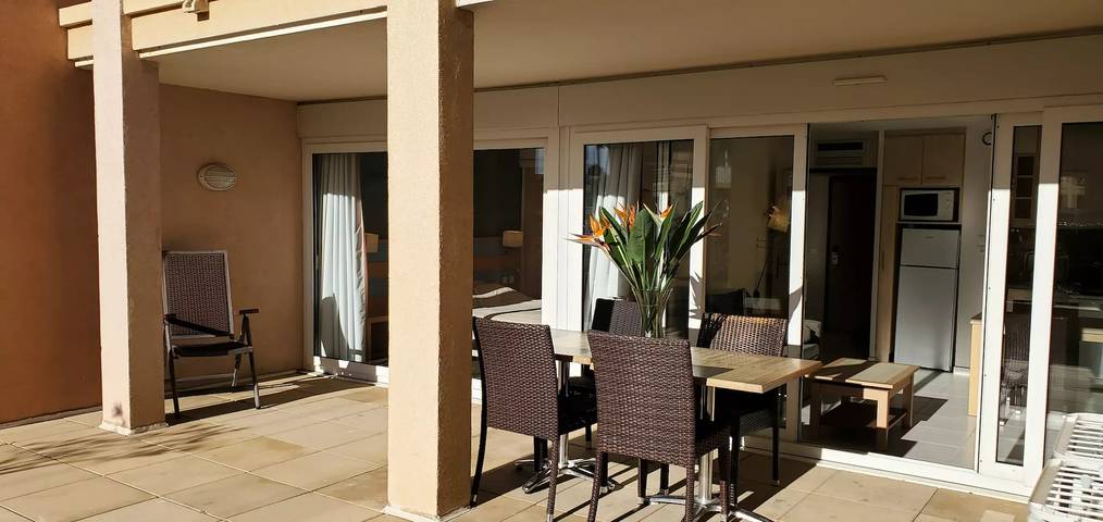 Gîte pour 6 personnes, avec piscine et balcon dans Plage du Port Fréjus