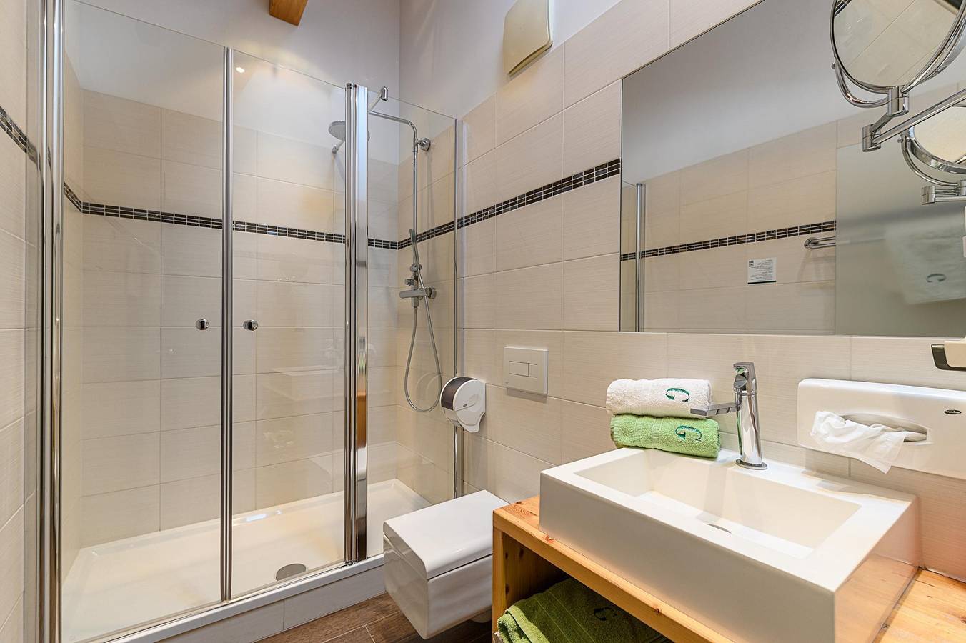 Ganze Ferienwohnung, Familienzimmer "Baumhäuschen" in Tuxer Alpen, Fügenberg