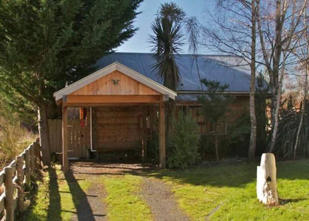 Gorgeous Log Cabin, Outdoor Bath & Mountain Views in Ohakune, Ruapehu District