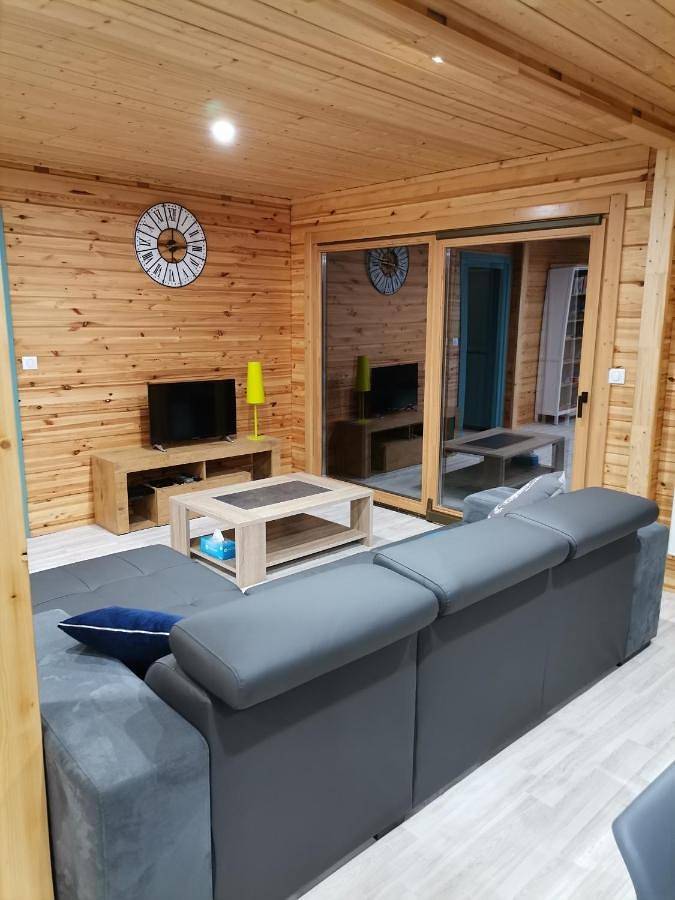 Location de vacances pour 8 personnes, avec piscine ainsi que vue et jardin à Pluduno - 3