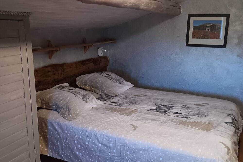 Le Repaire, gîte dog-friendly au sein de la tanière de l'alchimiste. in Sécheras, Région de Tournon-sur-Rhône