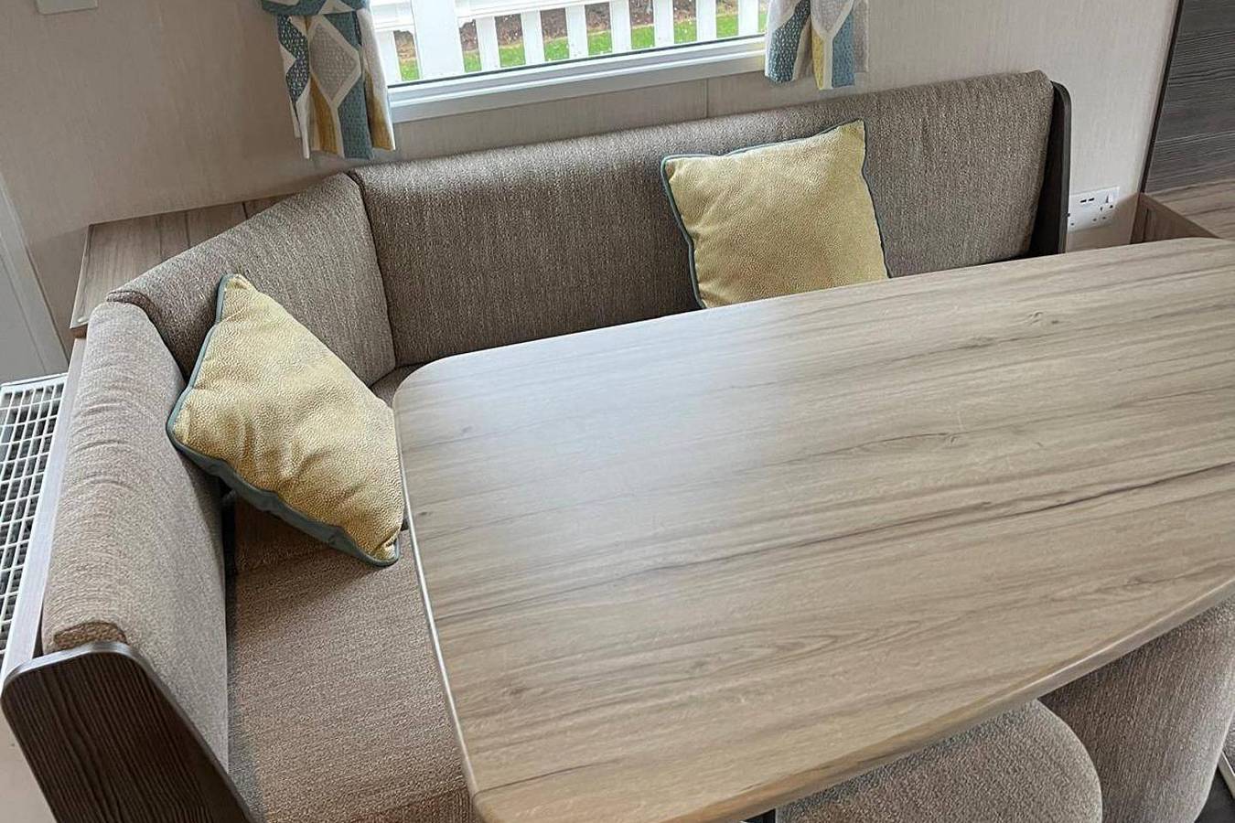 Caravan- Sleeps 6, 2 Bedrooms - Thurston Manor in Edinburgh und Lothian