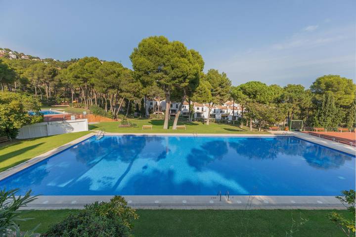 Casa rural para 7 personas, con jardín además de terraza y piscina en Cataluña - 2