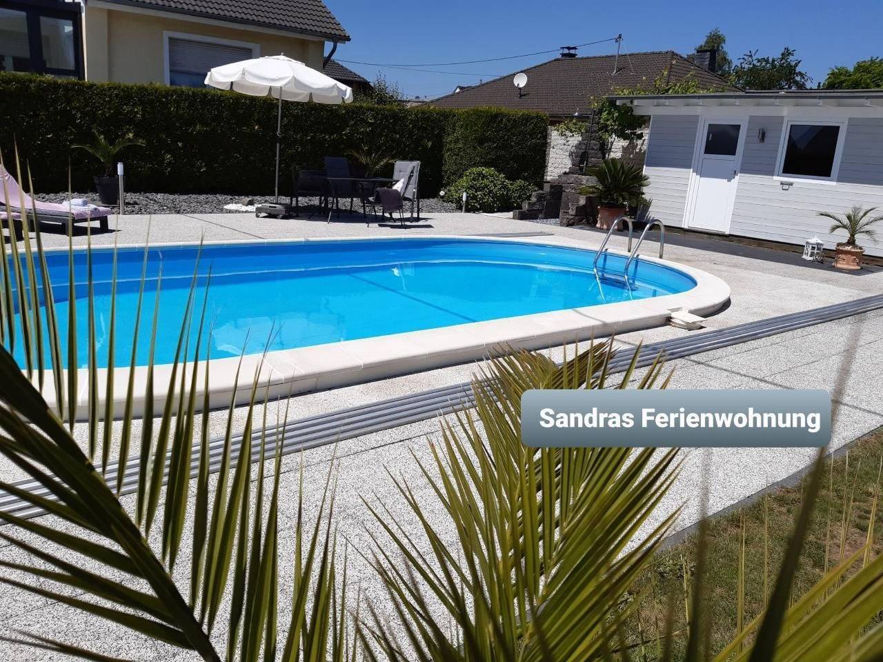 Ganze Wohnung, Sandra´s Ferienwohnung mit Pool in Mayen, Osteifel
