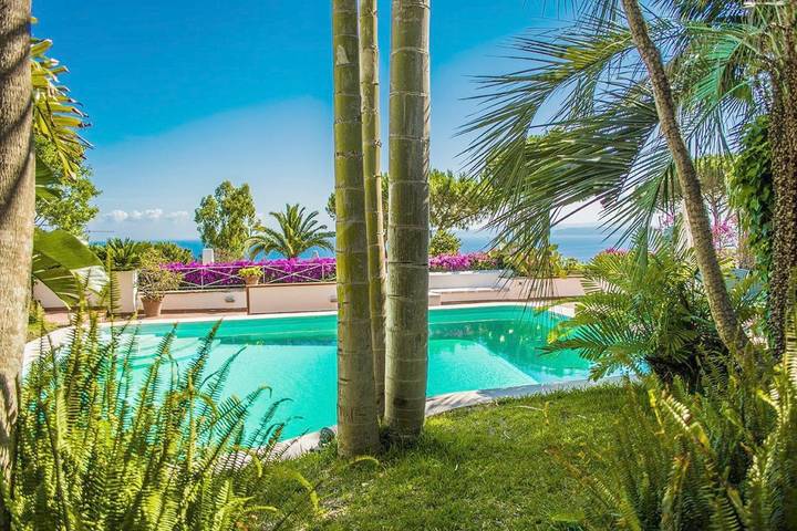 Bed and breakfast per 9 persone, con piscina e panorama nonché giardino e piscina per bambini, con animali domestici - 1