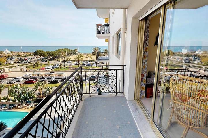 Gîte pour 4 personnes, avec Terrasse dans Plage des Sablettes Est